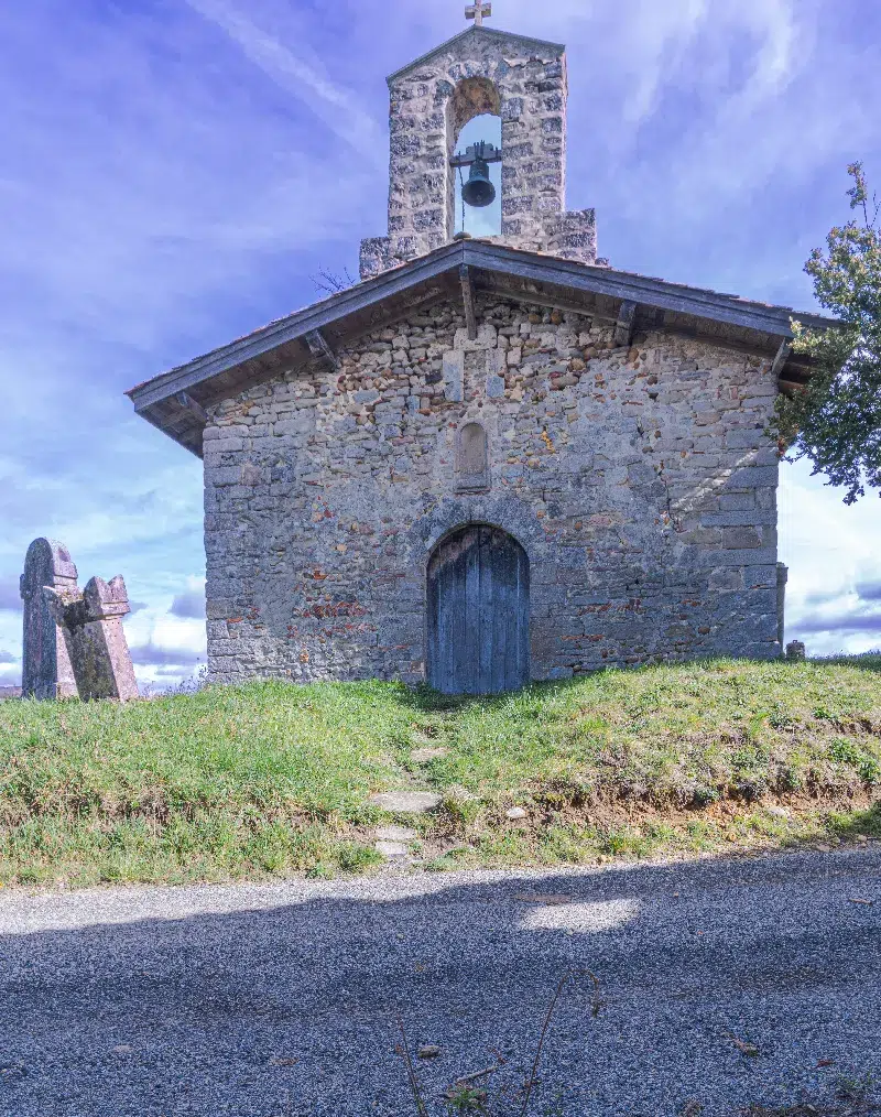 Chapelle de la Jayère à Saint-Antoine-l’Abbaye, Isère – environnement exceptionnel de la ferme commercialisée par UNIQUE IMMO
